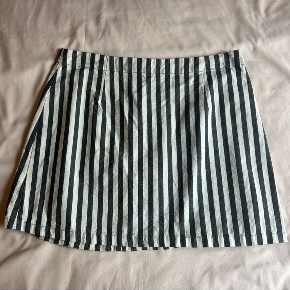 Forever 21 Black & White Striped Skirt - Size M